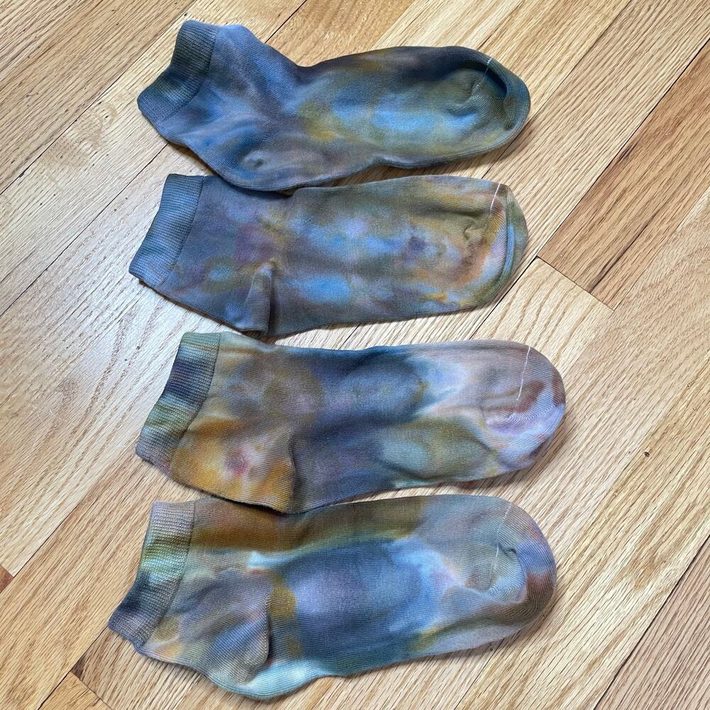Two pairs of men’s tie dyed ankle socks size 6-10